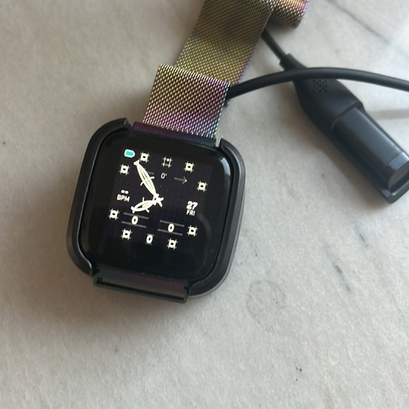 Fitbit Versa Smart Watch Bluetooth Fitness Tracker. Black version. Model: FB504 - Picture 4 of 5